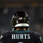 Jalen Hurts e Patrick Mahomes: pela primeira vez na hist&oacute;ria da NFL dois quarterbacks negros s&atilde;o titulares no Super Bowl