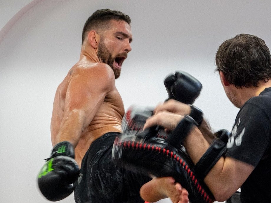 UFC: &lsquo;Vi meus ossos sa&iacute;rem da perna&rsquo;, relembra Weidman, ainda em recupera&ccedil;&atilde;o