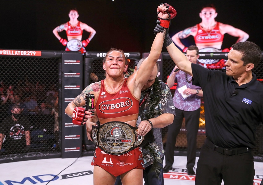Cris Cyborg defende cinturão dos penas contra ex-UFC no Bellator 300