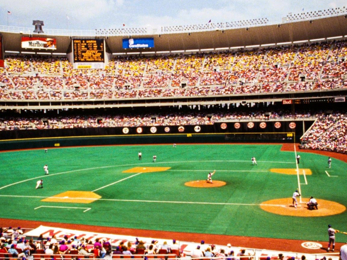 Grama sint&eacute;tica pode causar c&acirc;ncer? Morte de ex-atletas liga alerta nos EUA