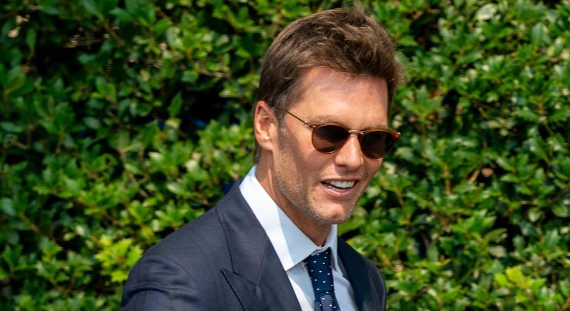 NFL: Tom Brady acerta compra de parte dos direitos de franquia