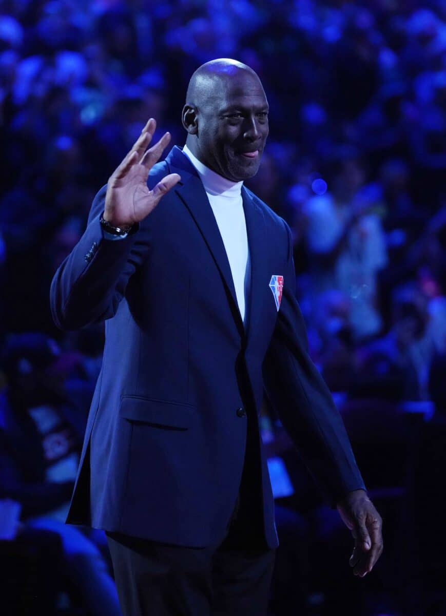 NBA: Michael Jordan negocia venda de sua parte como dono do Charlotte Hornets
