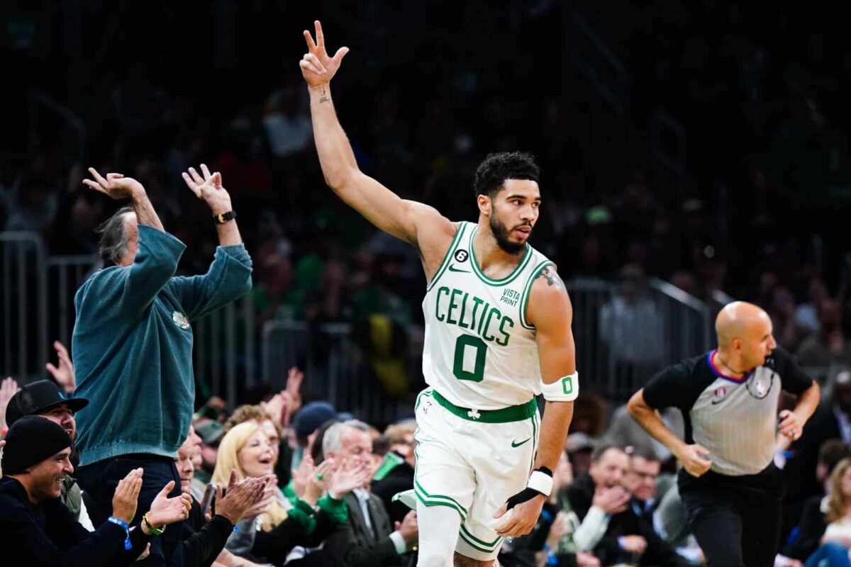 Em duelo dos 40 pontos, Tatum leva a melhor sobre Mitchell com vit&oacute;ria dos Celtics