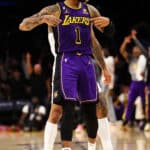 Lakers derrotam Raptors com volta de D&rsquo;Angelo Russell e colam nos Playoffs