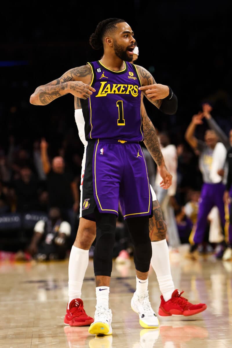 Lakers derrotam Raptors com volta de D&rsquo;Angelo Russell e colam nos Playoffs