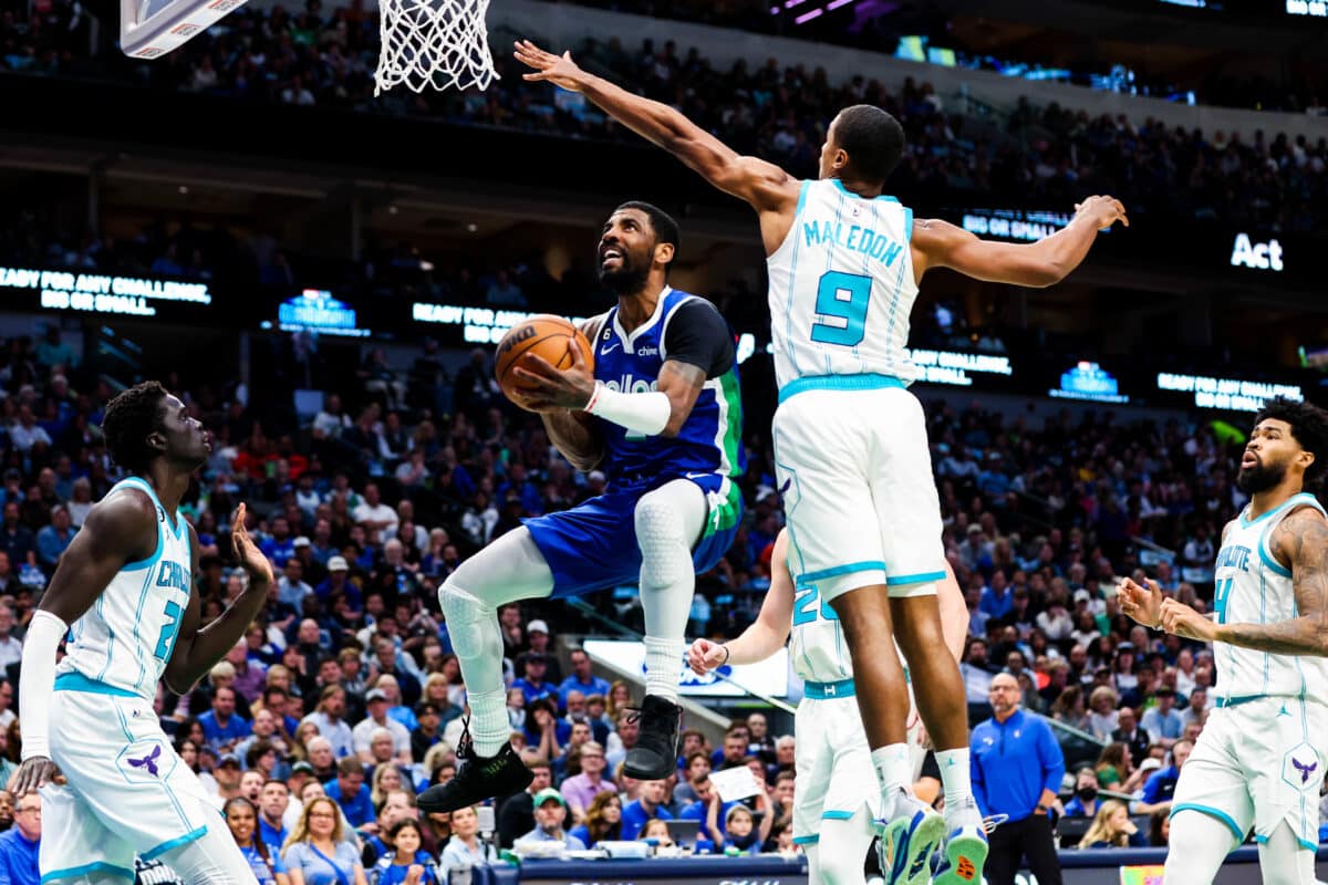 Crise nos Mavs: Kyrie manda recado &ldquo;hostil&rdquo; ap&oacute;s vaias da pr&oacute;pria torcida