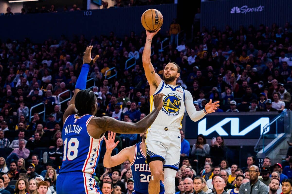 NBA: Embiid marca 46, mas Curry e Poole brilham na vitória dos Warriors sobre os Sixers