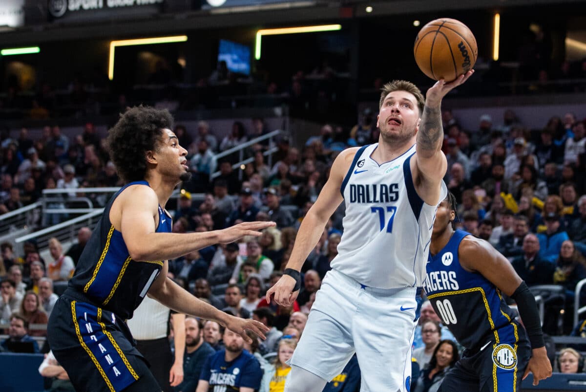 Passe improv&aacute;vel de Doncic espanta at&eacute; LeBron James: &lsquo;Insano&rsquo;