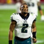 NFL: astro dos Eagles assina contrato de R$ 1,2 bi e se torna o mais bem pago da hist&oacute;ria