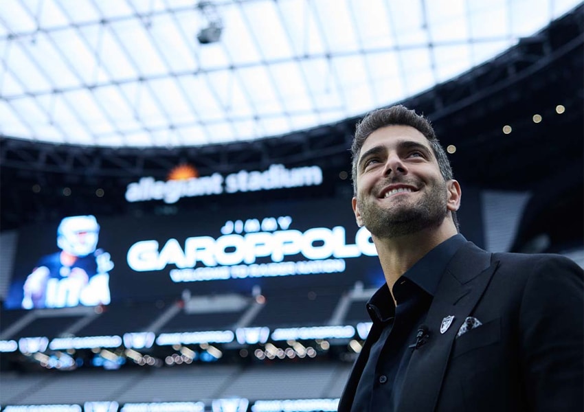 NFL: Garoppolo sofre com terceira cirurgia e preocupa novo time