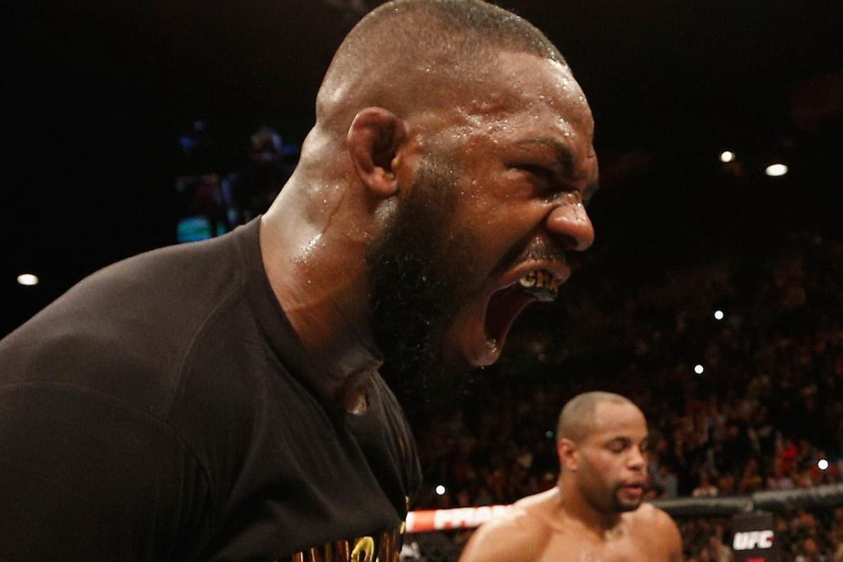 Jon Jones retoma rivalidade e alfineta Cormier após vitória no UFC 285