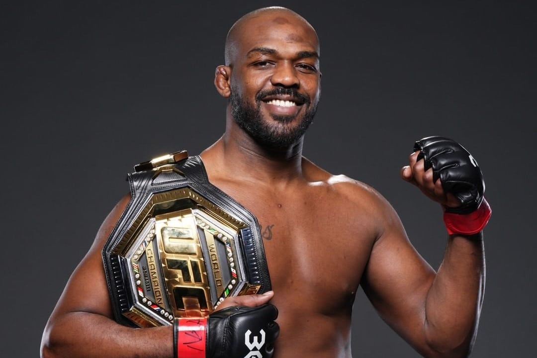 Jon Jones entra para grupo de lutadores campeões em duas categorias no UFC; veja lista completa