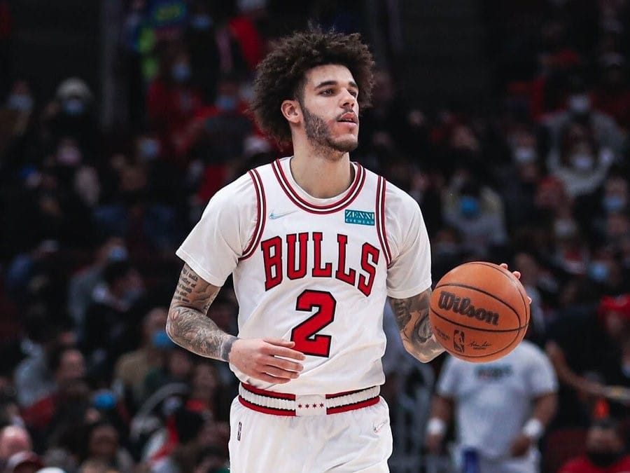 NBA: Lonzo Ball far&aacute; nova cirurgia e corre risco de ficar at&eacute; 33 meses sem jogar