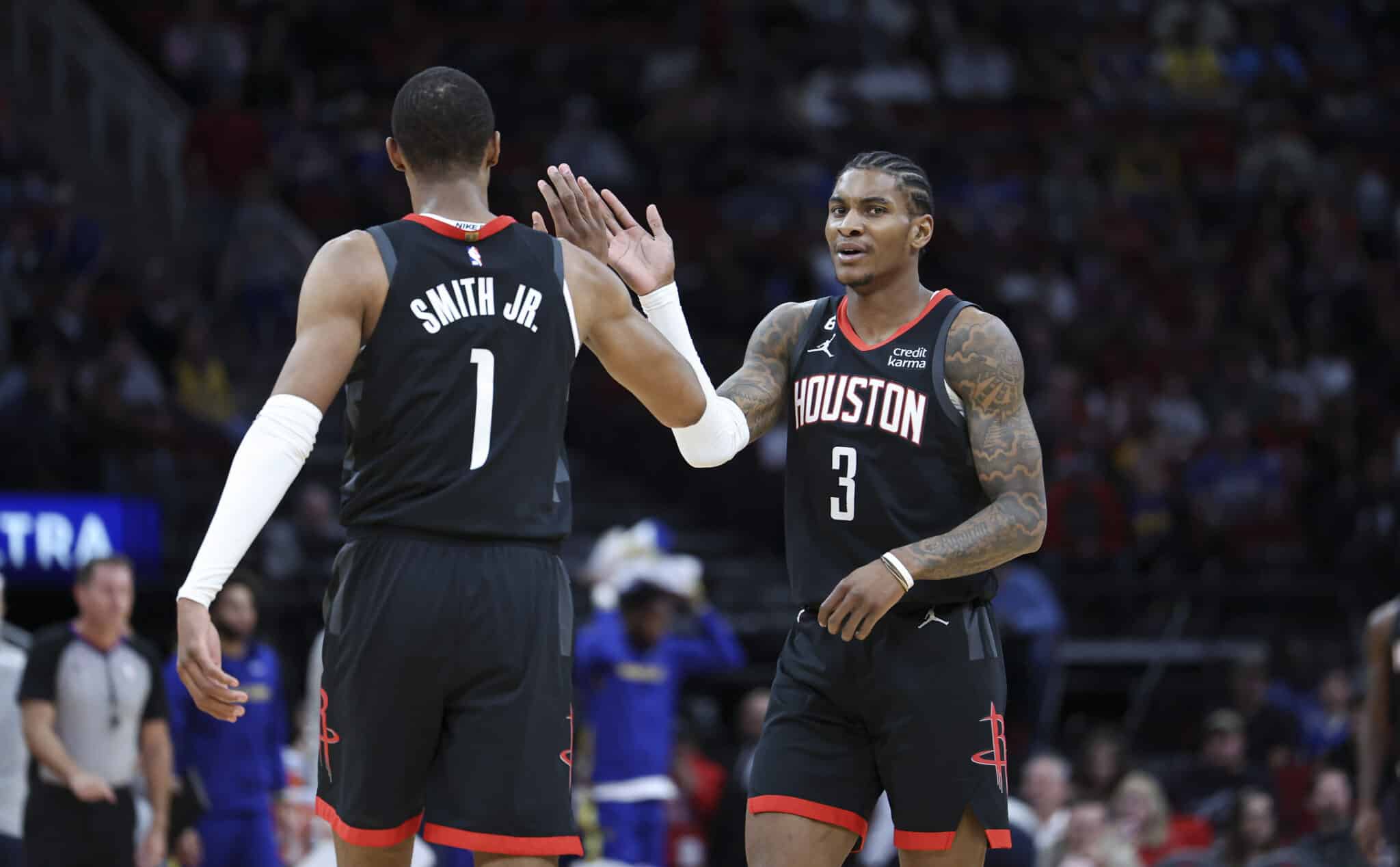 O ala Jabari Smith Jr. e o armador Kevin Porter Jr., do Houston Rockets, reagem ap&oacute;s uma jogada. Cr&eacute;dito: SUSA/Icon Sport