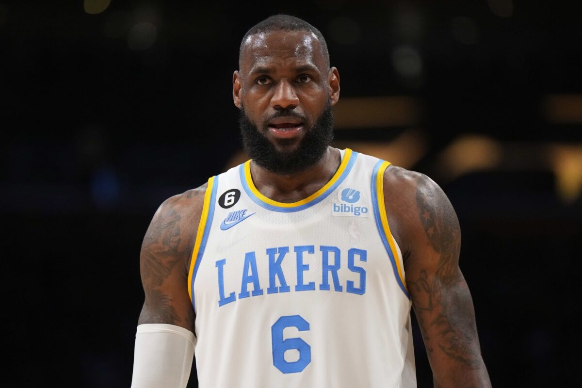 LeBron James coloca jogador atual acima das lendas Jordan e Magic