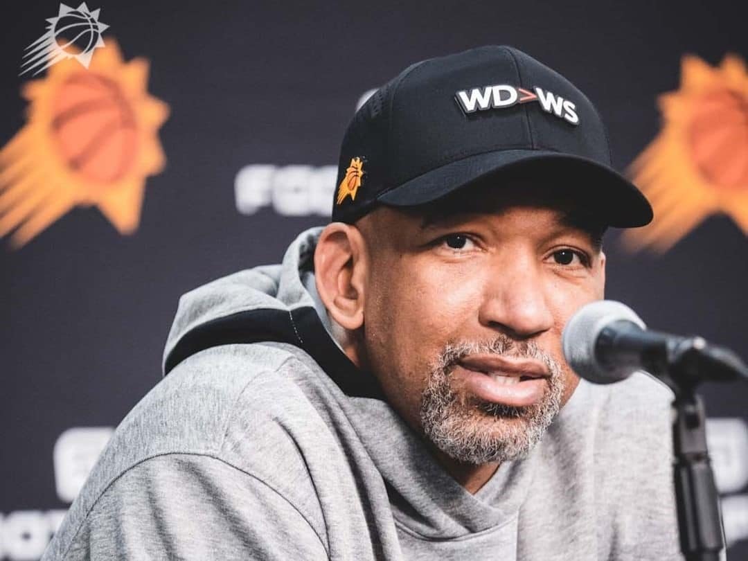 NBA: t&eacute;cnico dos Suns recebe grave puni&ccedil;&atilde;o ap&oacute;s reclamar de arbitragem