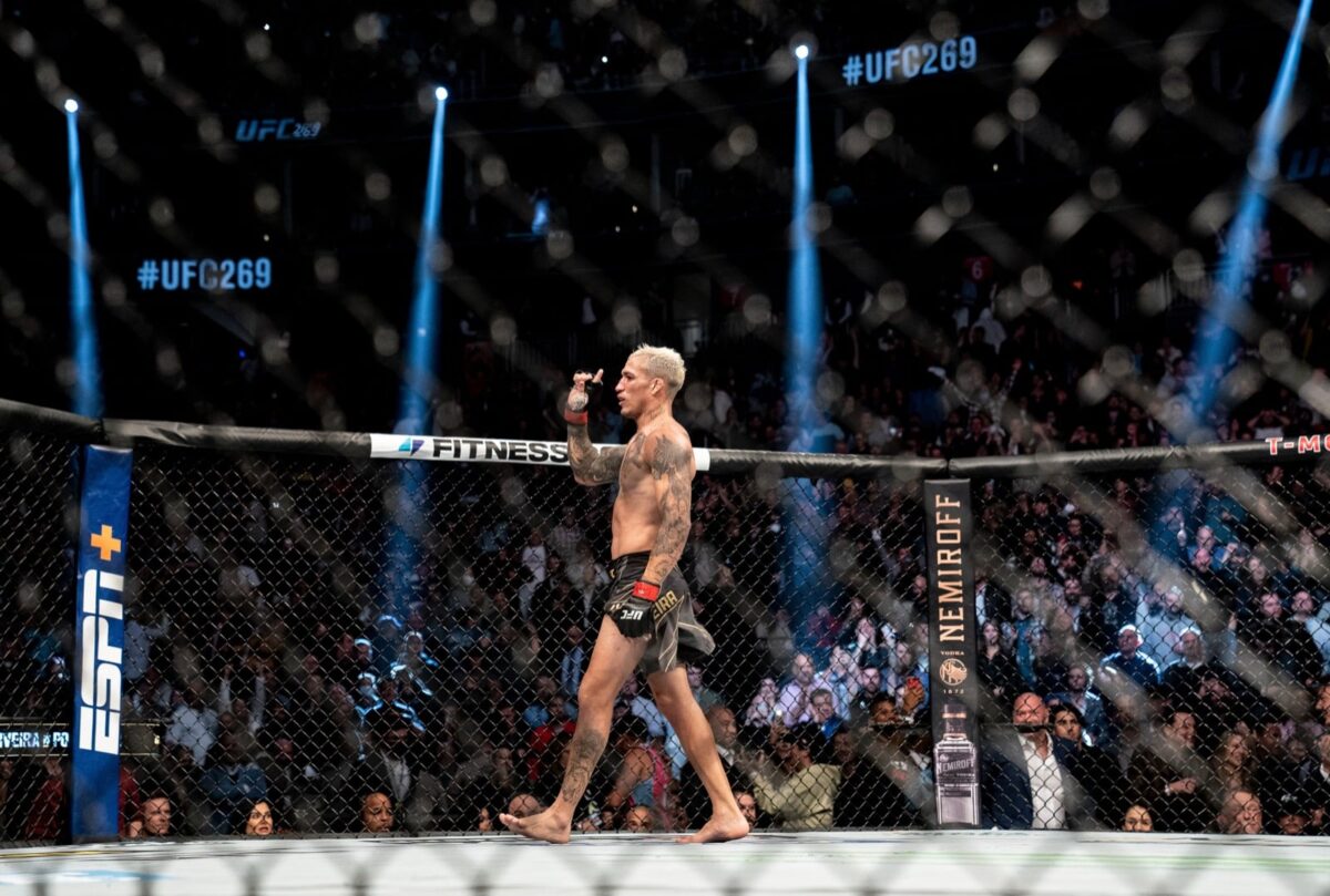 Charles Oliveira mira nova disputa de cintur&atilde;o caso ven&ccedil;a no UFC 288