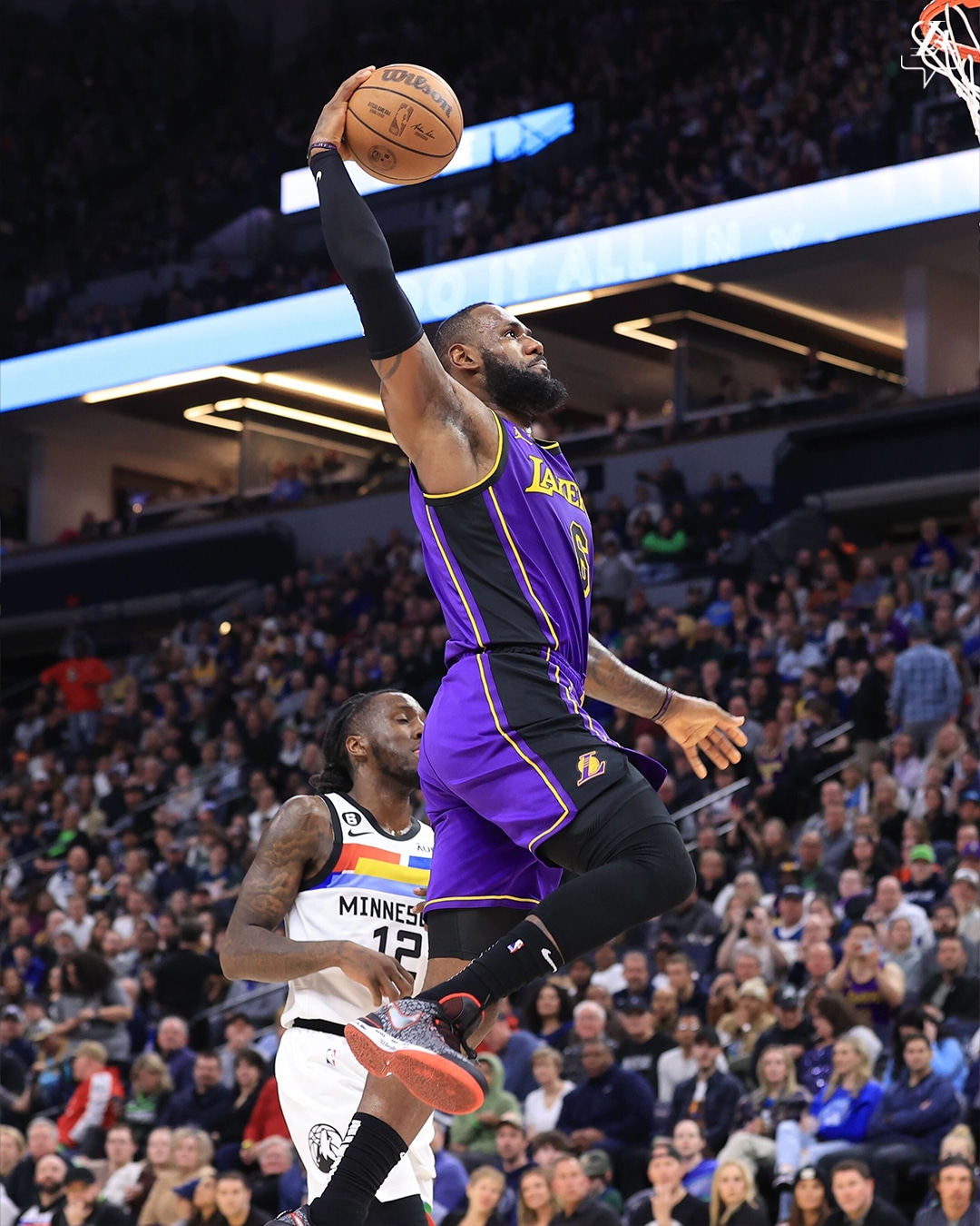 enterrada lebron james Foto: Reprodu&ccedil;&atilde;o/Twitter/@Lakers