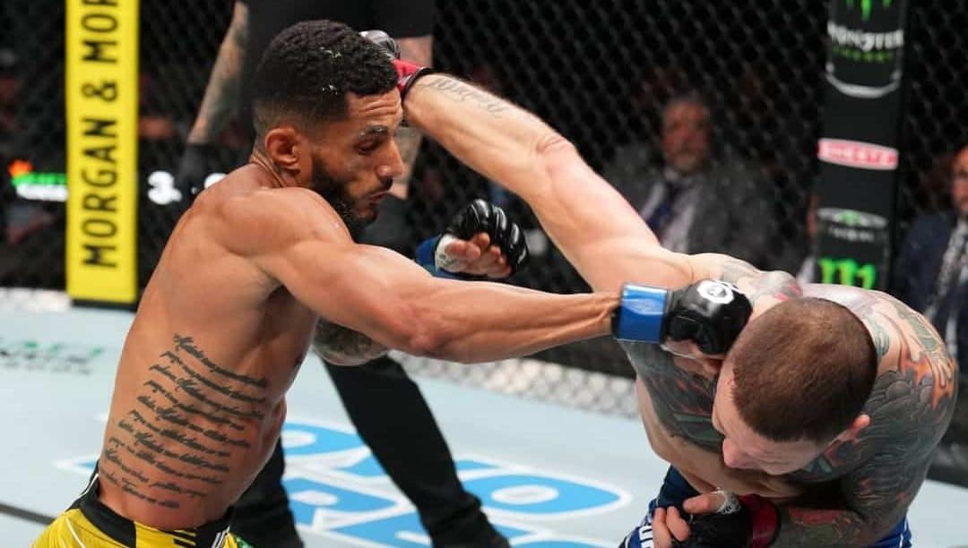 Lucas Alexander 'aposenta' Steven Peterson no UFC San Antonio. Foto: Reprodu&ccedil;&atilde;o/Instagram/@ufc