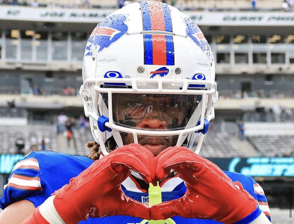 NFL: jogador que sofreu parada card&iacute;aca recebe atualiza&ccedil;&atilde;o sobre quadro de sa&uacute;de