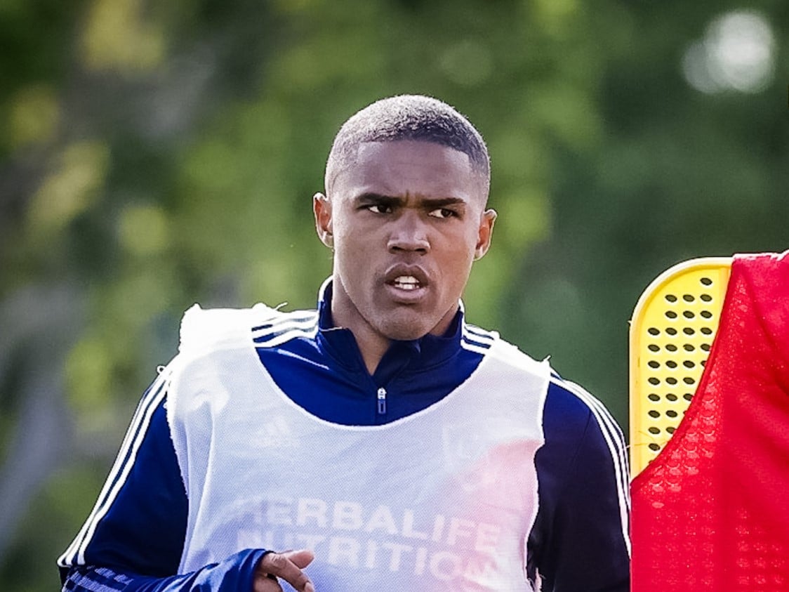 MLS: Douglas Costa &eacute; outra vez expulso por briga e recebe cr&iacute;tica do t&eacute;cnico