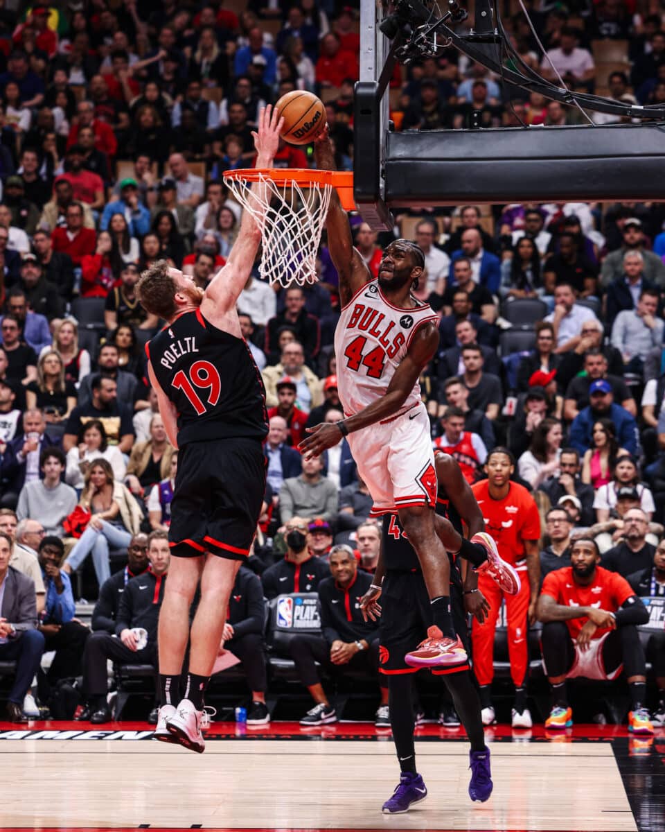 NBA play-in: Bulls eliminam Raptors com ajuda de filha de DeRozan