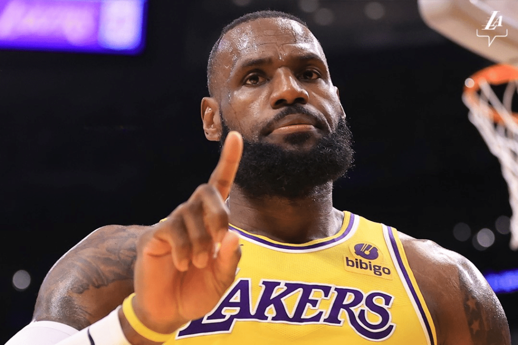 LeBron e Davis &lsquo;abalam&rsquo; Dillon Brooks com tocos seguidos, e torcida vibra