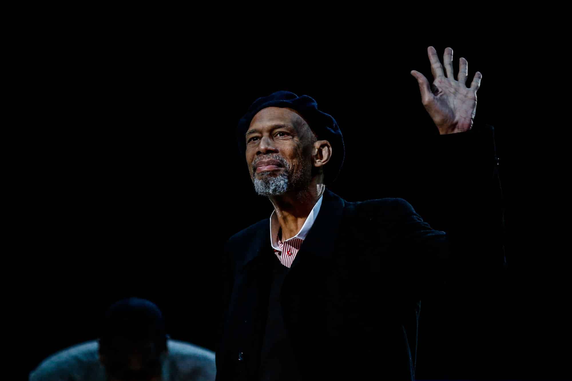 Kareem Abdul Jabbar, durante a partida do NBA Paris Game entre Charlotte Hornets e Milwaukee Bucks. Cr&eacute;dito: Icon Sport