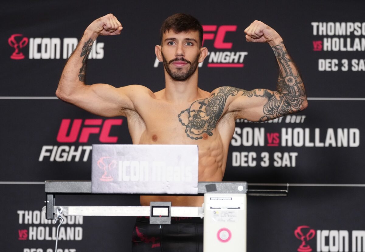 Brasileiro vive drama na balan&ccedil;a em pesagem antes de luta no UFC
