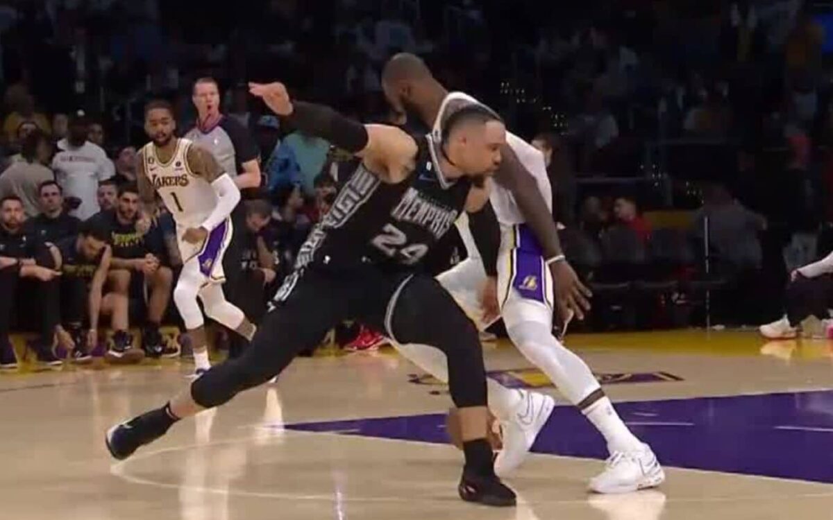 NBA revisa falta de Brooks em LeBron e toma decis&atilde;o sobre Jogo 4