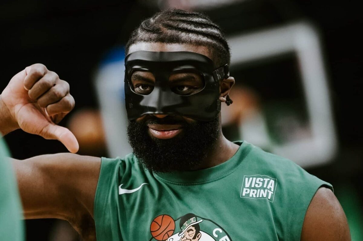 NBA: Jaylen Brown sofre acidente e pode desfalcar Celtics nos playoffs