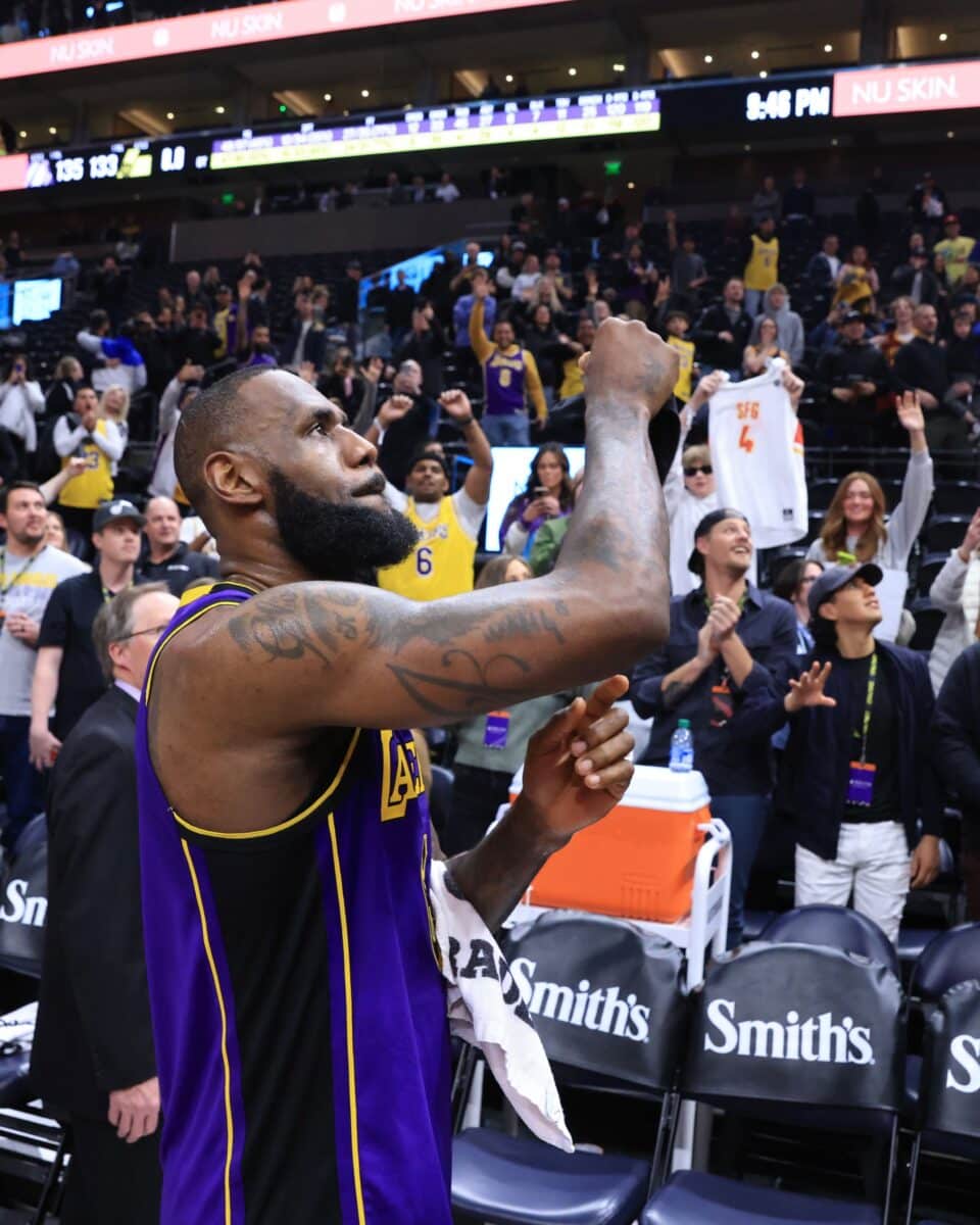 NBA: Lakers vencem Suns e ainda podem ir direto aos playoffs