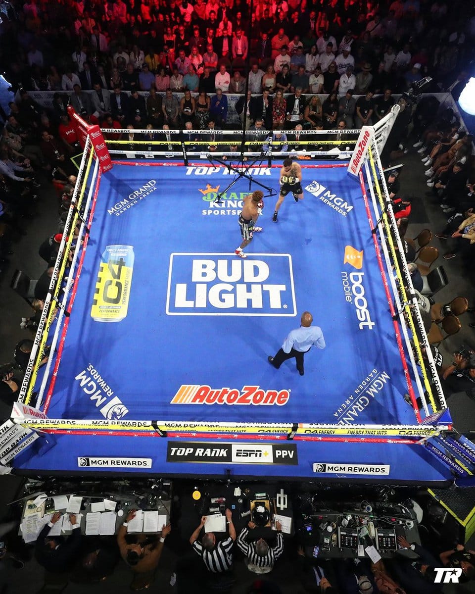 Lomachenko x Haney. Foto: Reprodu&ccedil;&atilde;o/Twitter/@trboxing