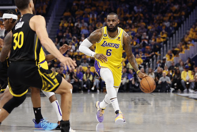 NBA: no primeiro duelo LeBron x Curry, Lakers vencem Warriors em jogaço
