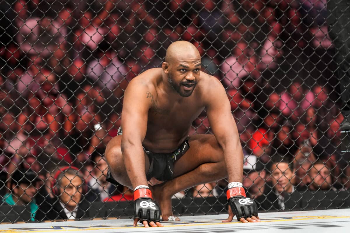 UFC 295: Jon Jones pede desculpas ap&oacute;s les&atilde;o e fala sobre cirurgia