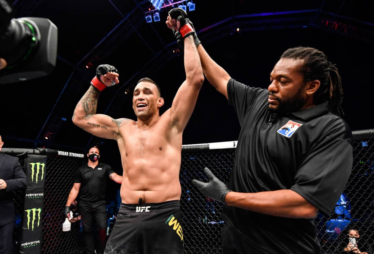 Werdum desafia Ngannou por superluta em est&aacute;dio de futebol no Brasil