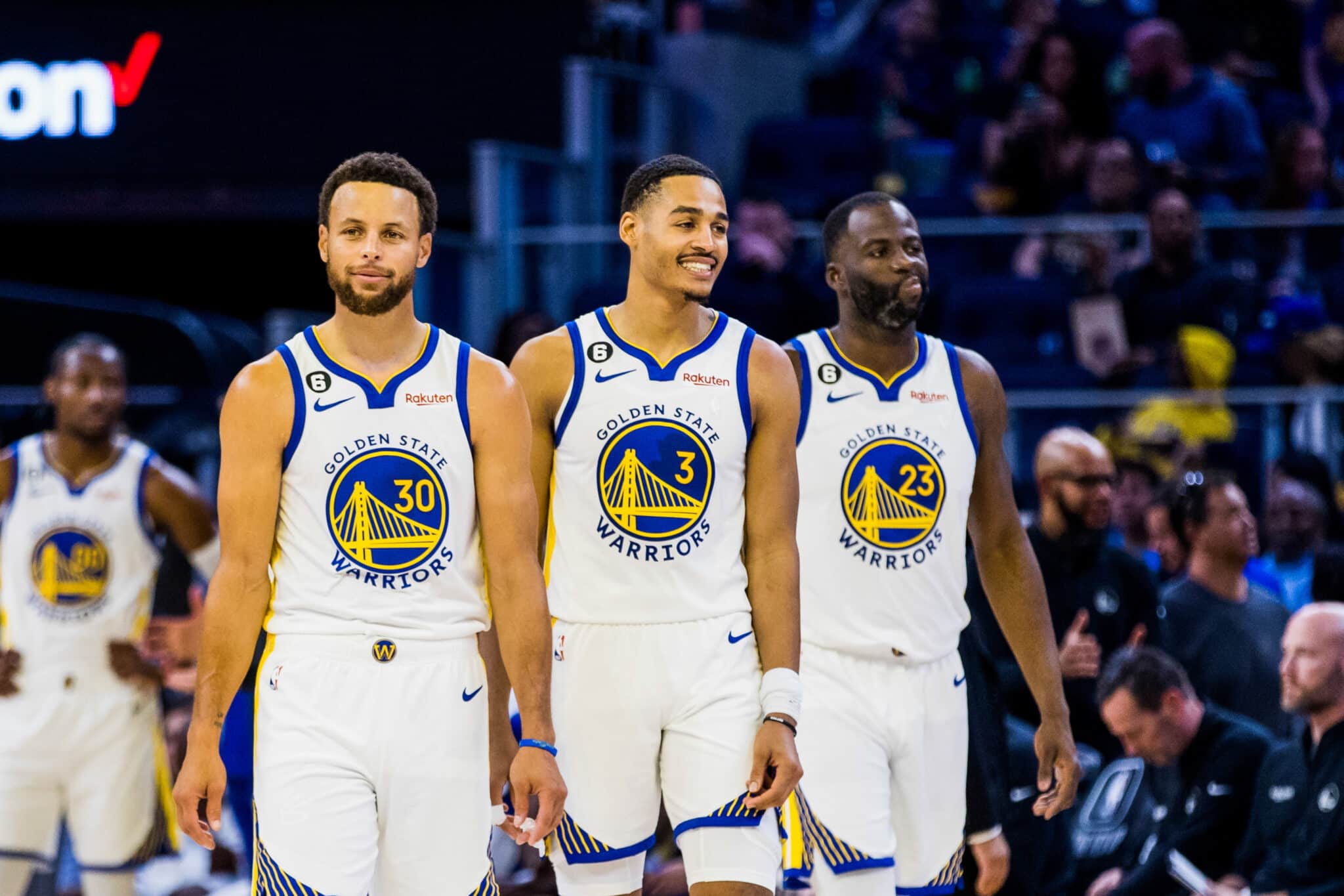 Stephen Curry, Jordan Poole e Draymond Green, do Golden State Warriors. Foto: John Hefti / SUSA / Icon sport
