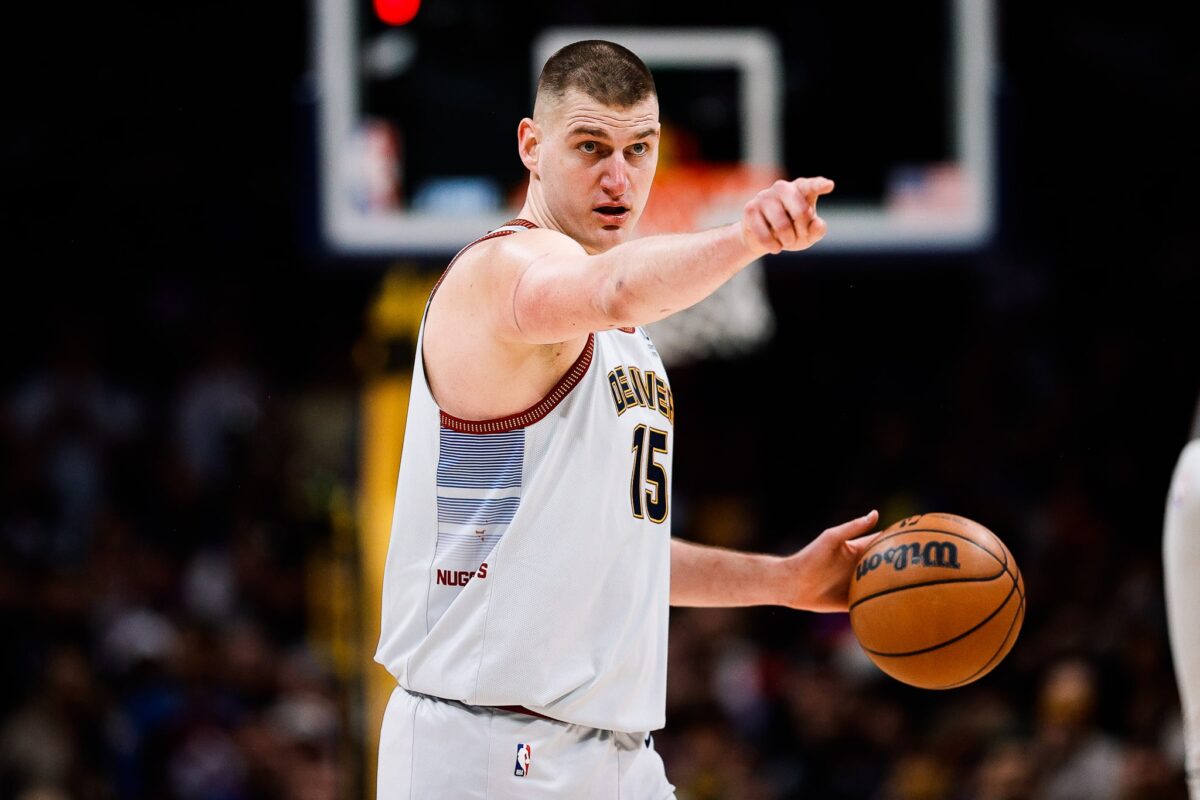 NBA: Jokic tem triplo-duplo em vit&oacute;ria dominante dos Nuggets sobre Suns