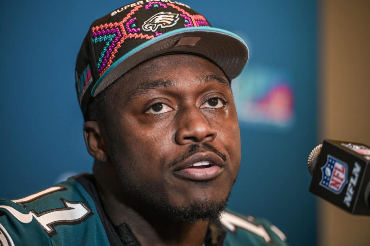 NFL: estrela dos Eagles escapa de trag&eacute;dia em evento beneficente; veja cena