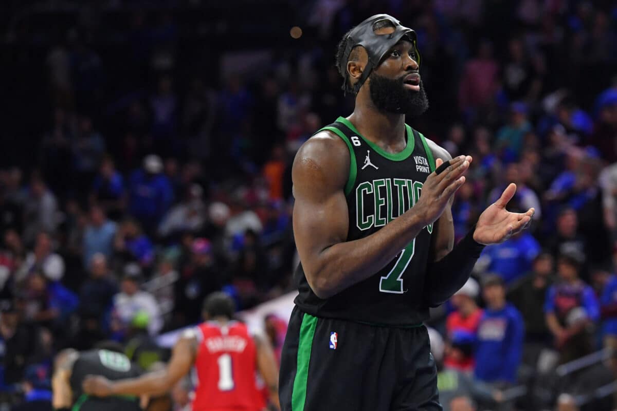 NBA: Jaylen Brown reage a pis&atilde;o de Embiid na cabe&ccedil;a de Williams