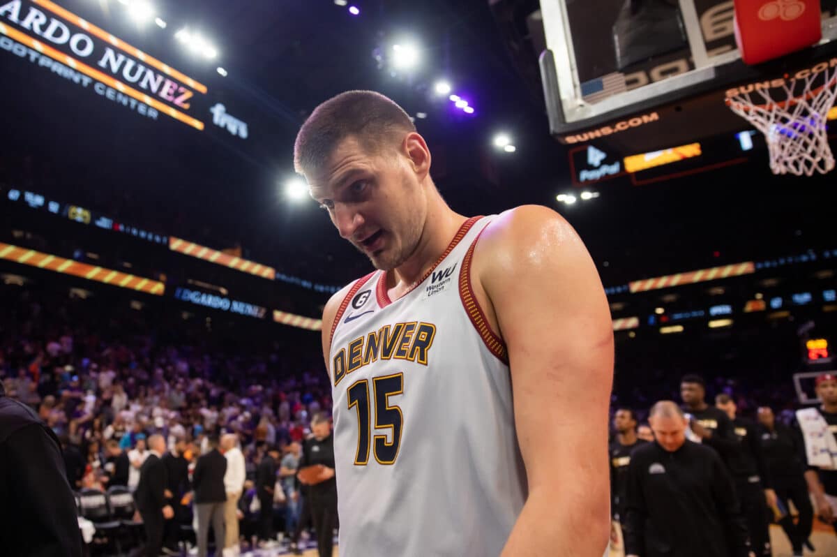 NBA decide puni&ccedil;&atilde;o de Jokic por confus&atilde;o com dono dos Suns