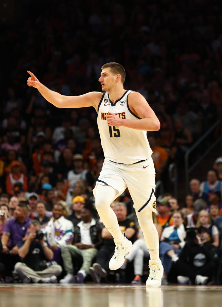 NBA: t&eacute;cnico dos Nuggets defende Jokic e xinga arbitragem