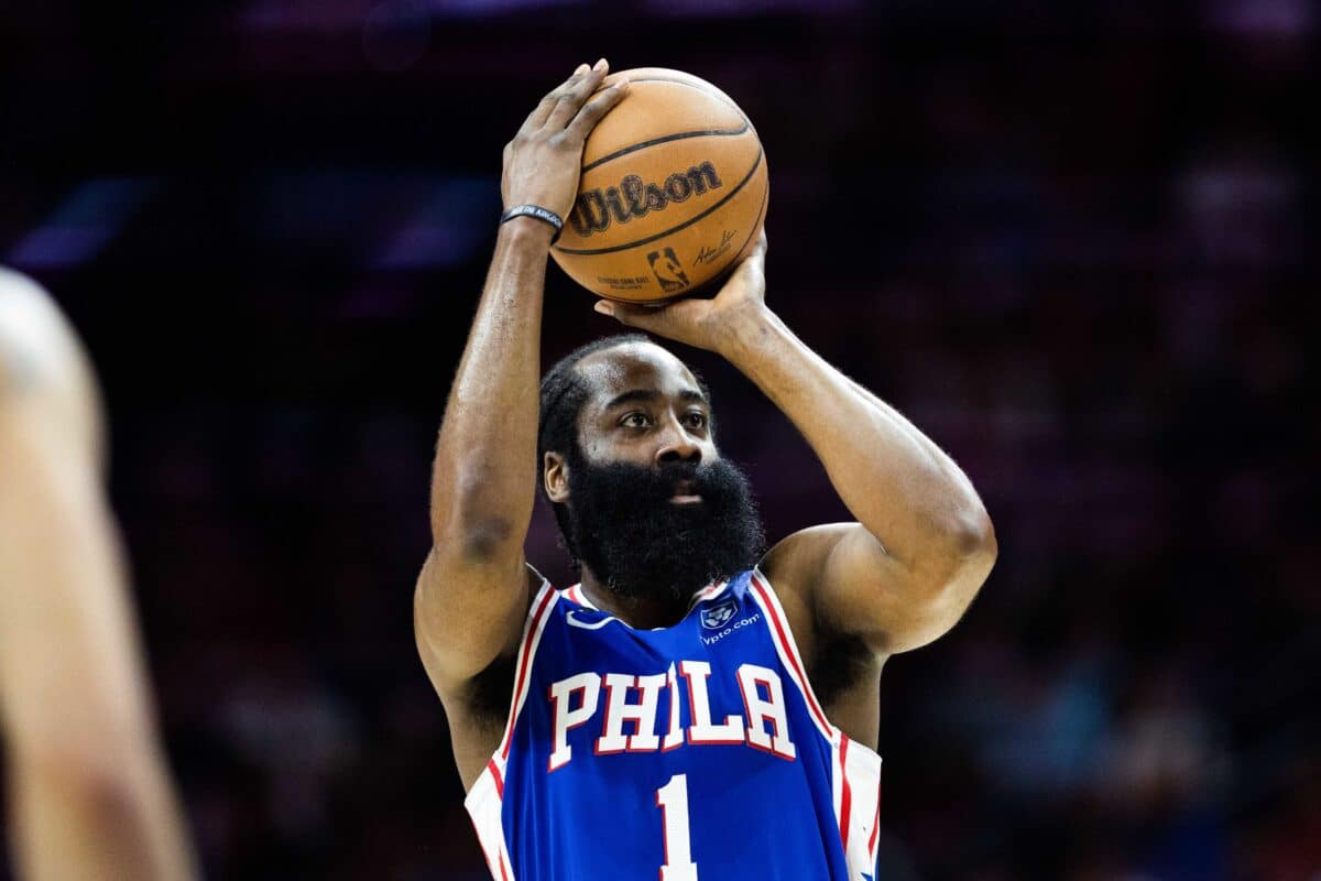 NBA: Harden se irrita com pedido de arbitragem em derrota dos 76ers