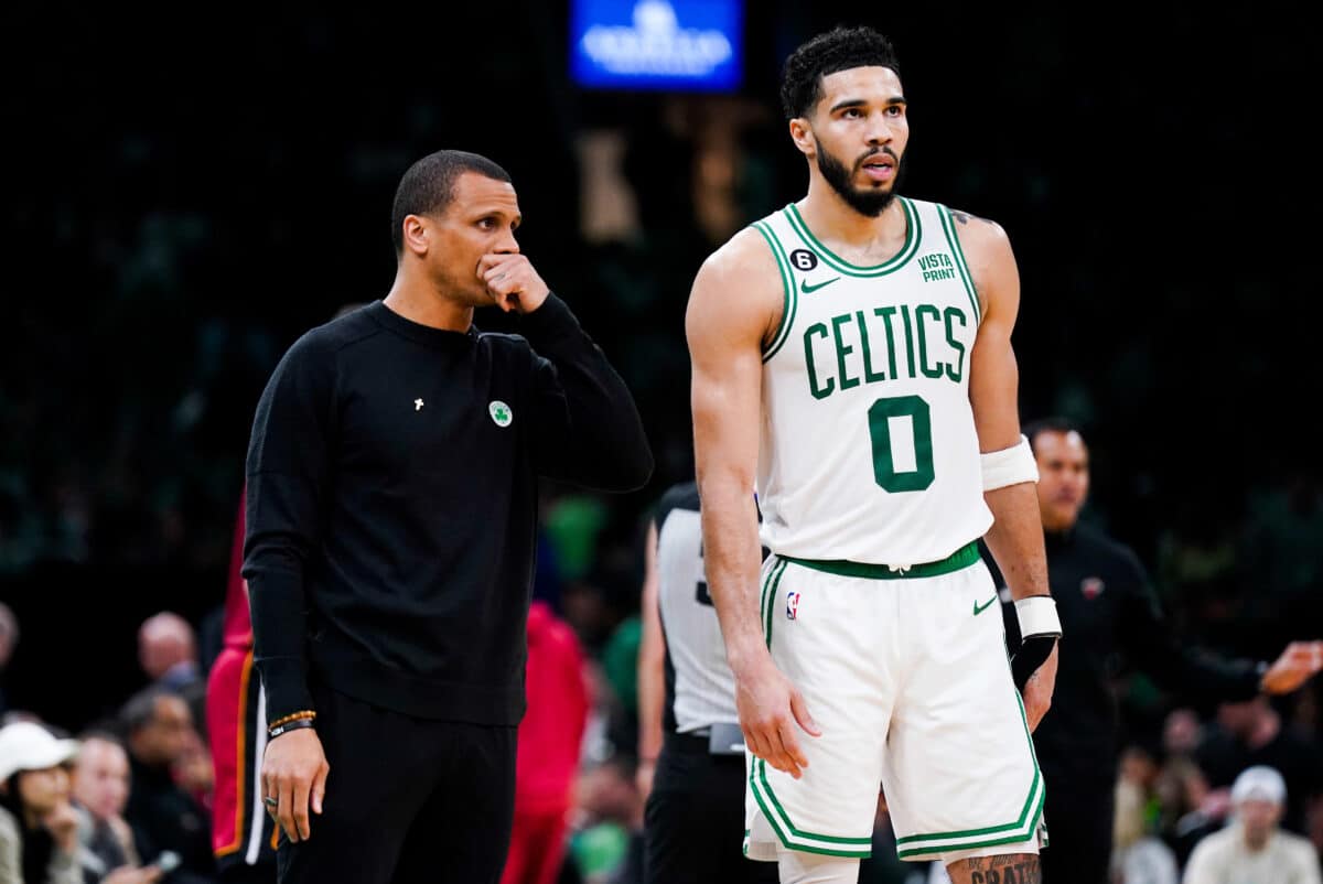 NBA: Celtics &agrave; beira da elimina&ccedil;&atilde;o e com t&eacute;cnico quase demitido: &lsquo;Falta conex&atilde;o&rsquo;