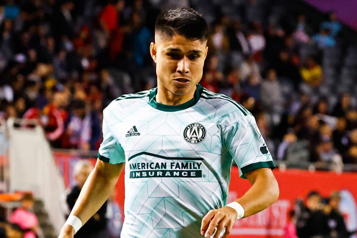 Luiz Ara&uacute;jo, refor&ccedil;o do Flamengo, &eacute; expulso em apenas dois minutos na MLS