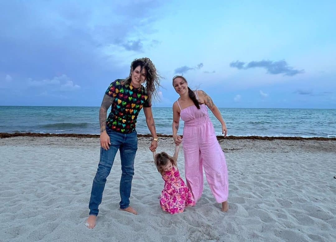 Amanda Nunes teve um 'dia em fam&iacute;lia' com Nina e Raegan. Foto: Reprodu&ccedil;&atilde;o/Instagram/@amanda_leoa