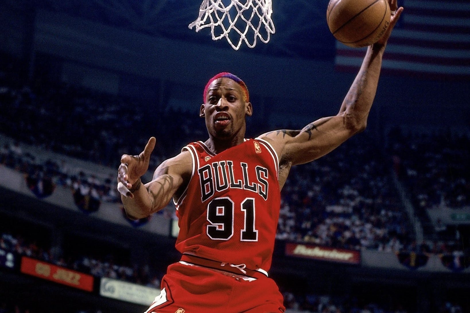 Dennis Rodman, Chicago Bulls, NBA. Foto: Reprodu&ccedil;&atilde;o/Twitter/@chicagobulls