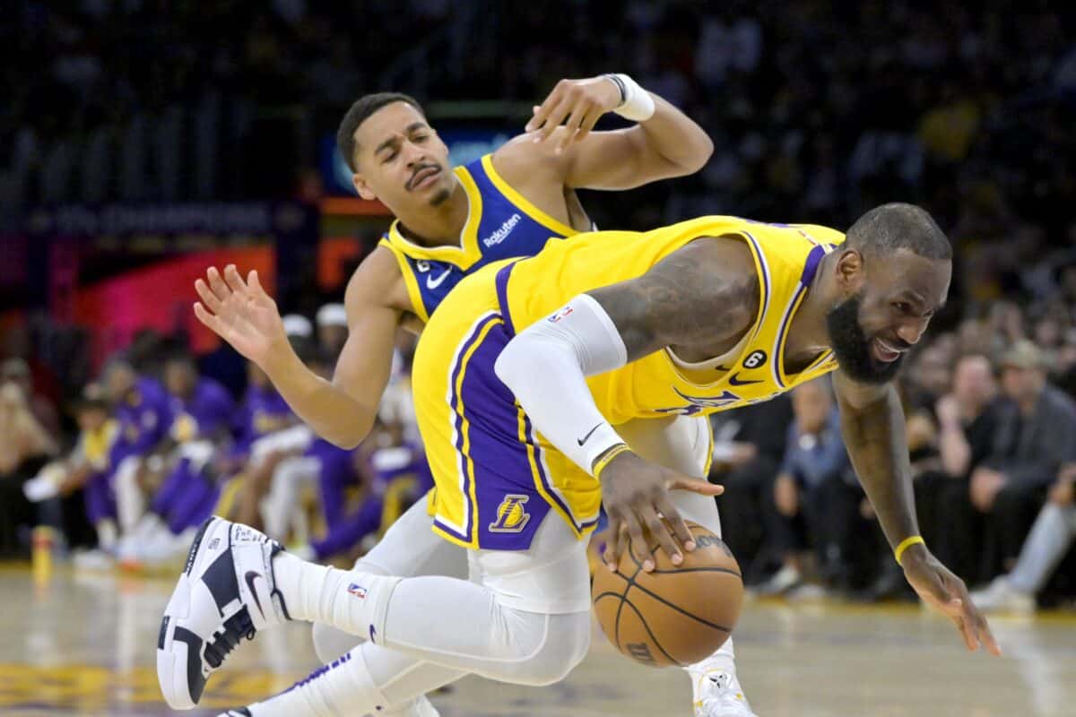 Warriors d&atilde;o chap&eacute;u nos Lakers e trocam Jordan Poole por lenda da NBA