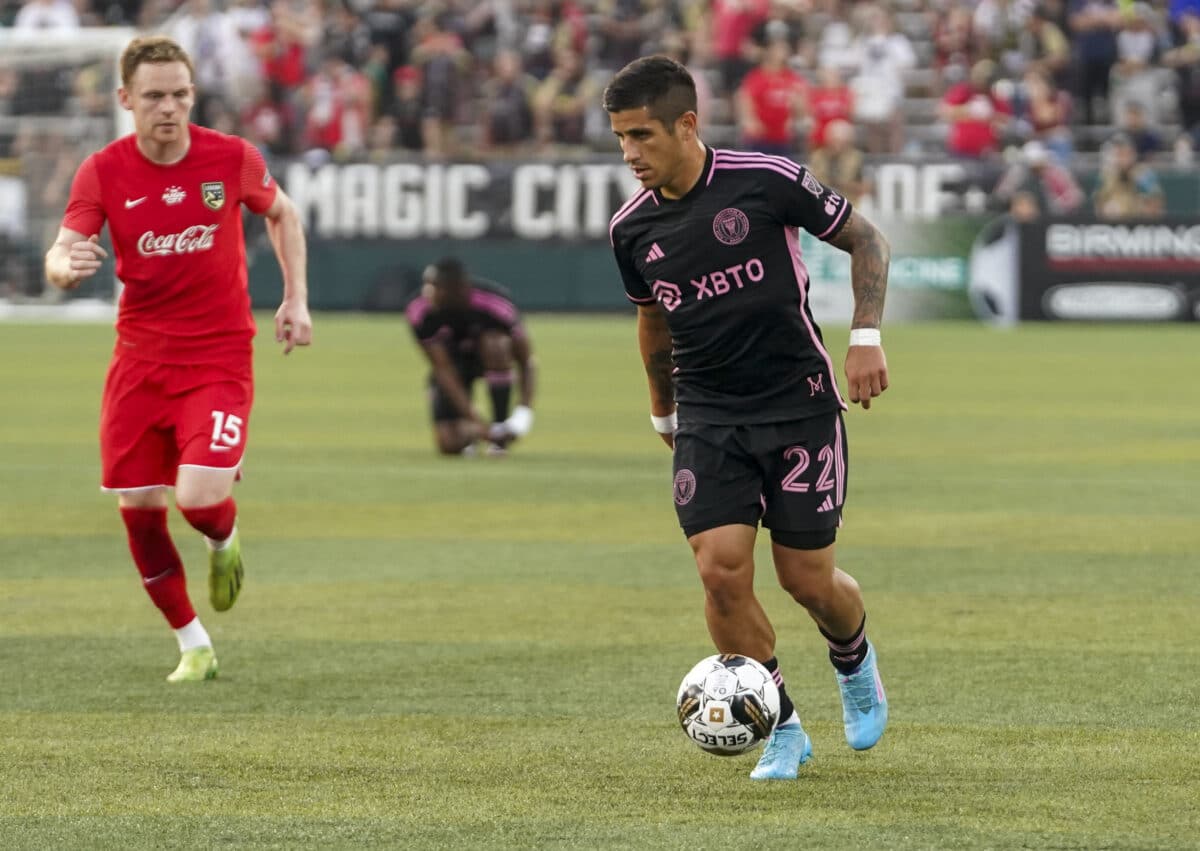 Novo time de Messi vai &agrave; semifinal com gol de argentino e prepara festa