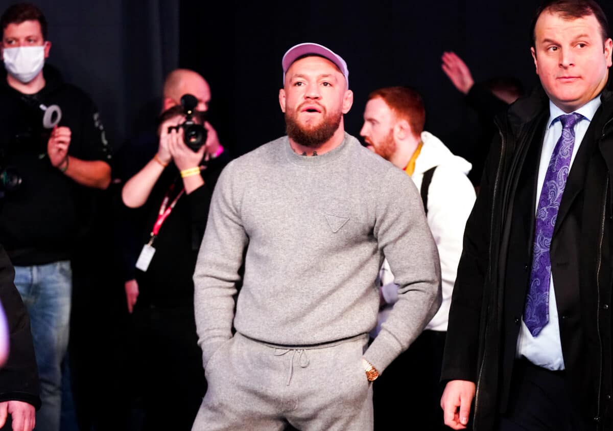 UFC: Conor McGregor expressa revolta com resultado duvidoso no TUF